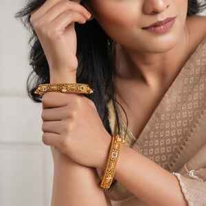 Antique gold stone bangle set