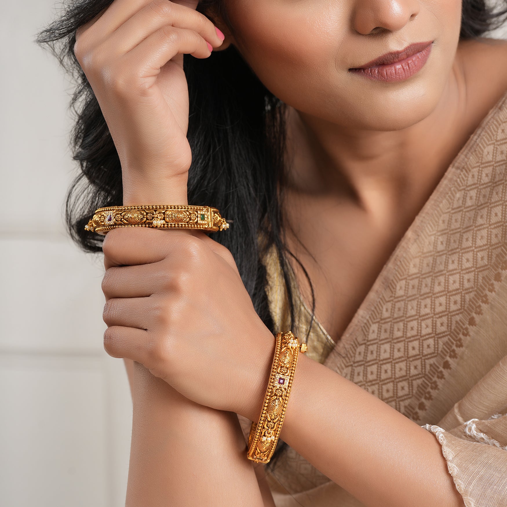 Antique gold stone bangle set