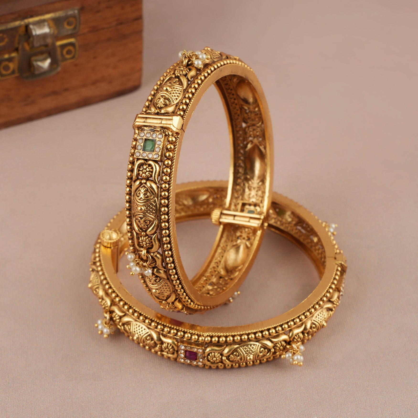 Antique gold stone bangle set