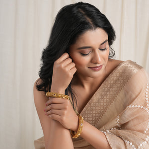 Antique gold stone bangle set