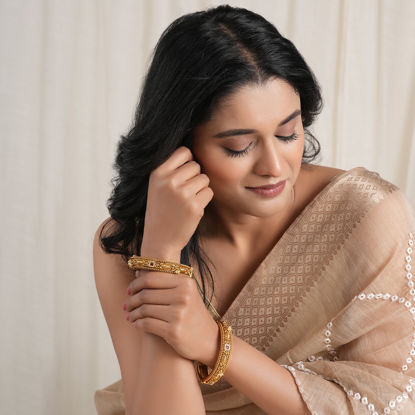 Antique gold stone bangle set