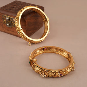 Antique gold stone bangle set