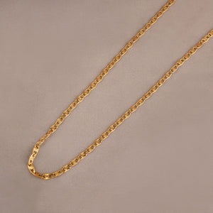 Sleek gold polish chain