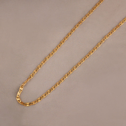 Sleek gold polish chain
