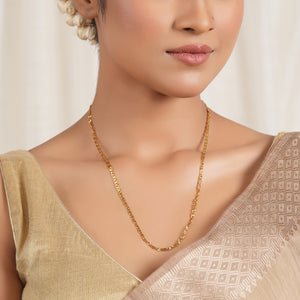 Sleek gold polish chain