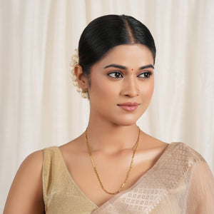 Sleek gold polish chain