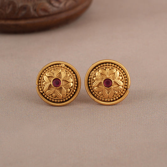 Beautiful gold polish stud earring