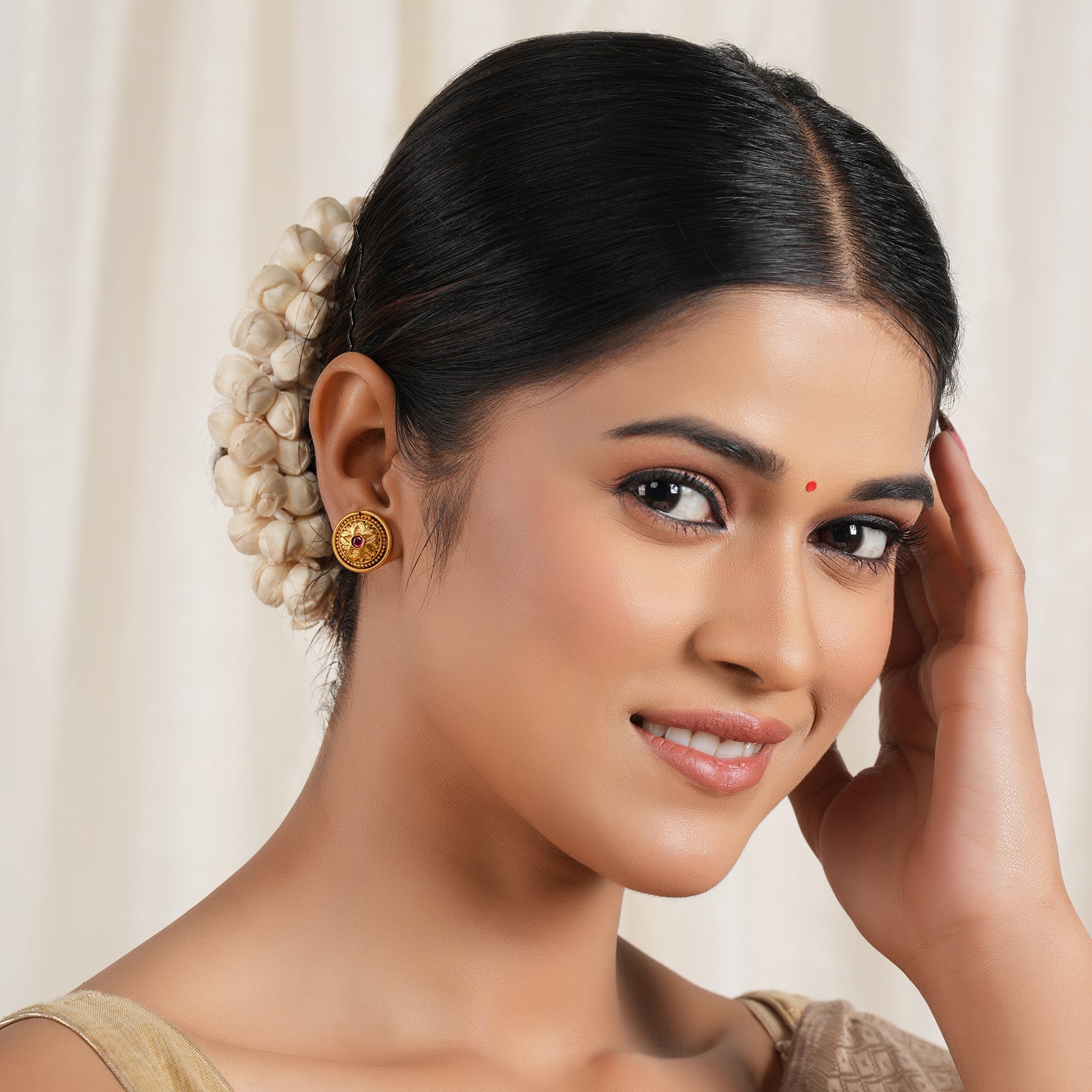 Beautiful gold polish stud earring