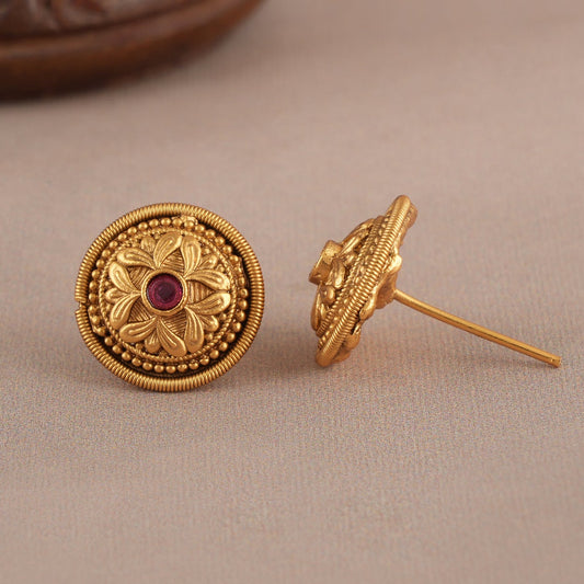 Beautiful gold polish stud earring