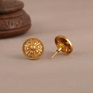 Stunning gold cute stud earring