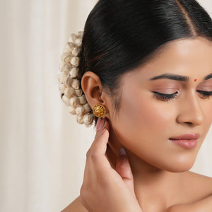 Stunning gold cute stud earring