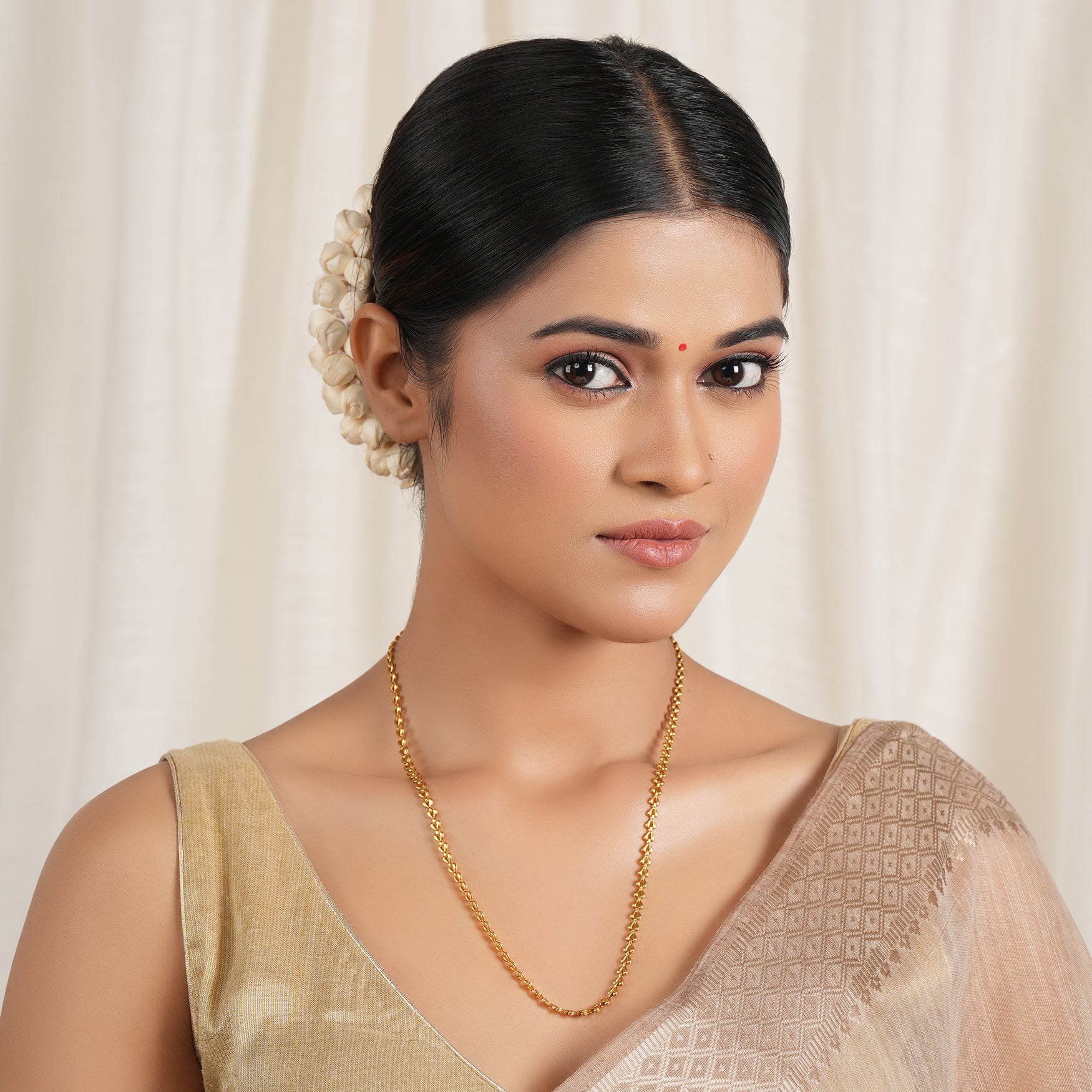Beautiful plain sleek chain for women