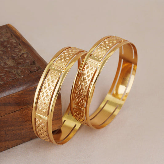 Broad gold plated carved bangle set