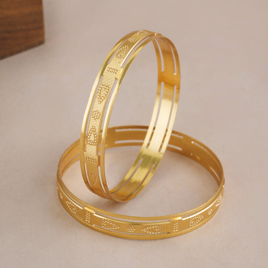 Elegant plain gold plated bangle set