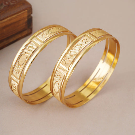 Broad gold plated pannel bangle set