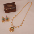 Stunning antique gold stone pendant set