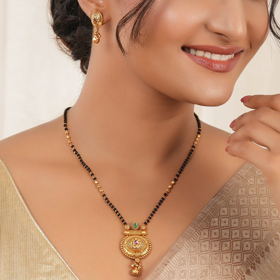 Antique gold stone ruby mangalstura set