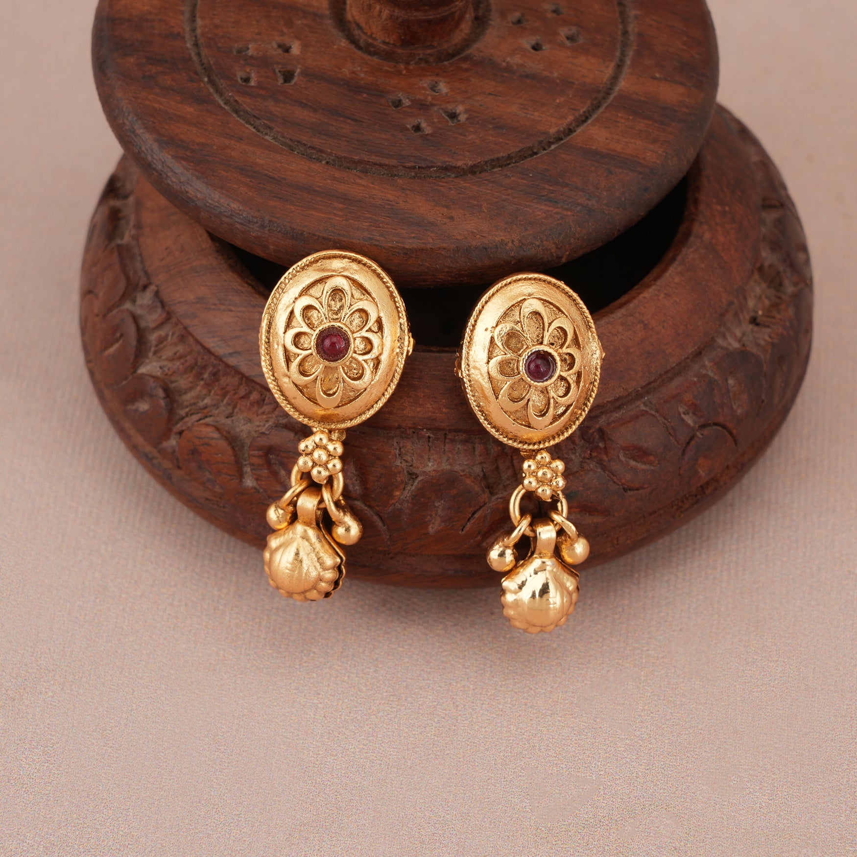 Antique gold stone ruby mangalstura set
