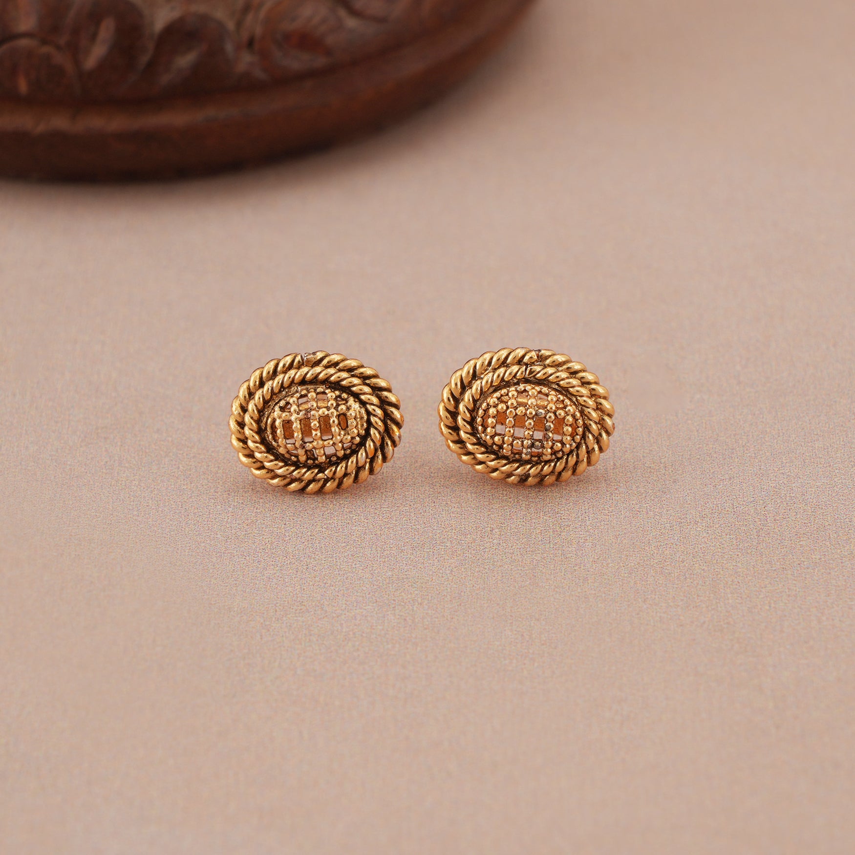 Cute oval plain antique gold necklace set