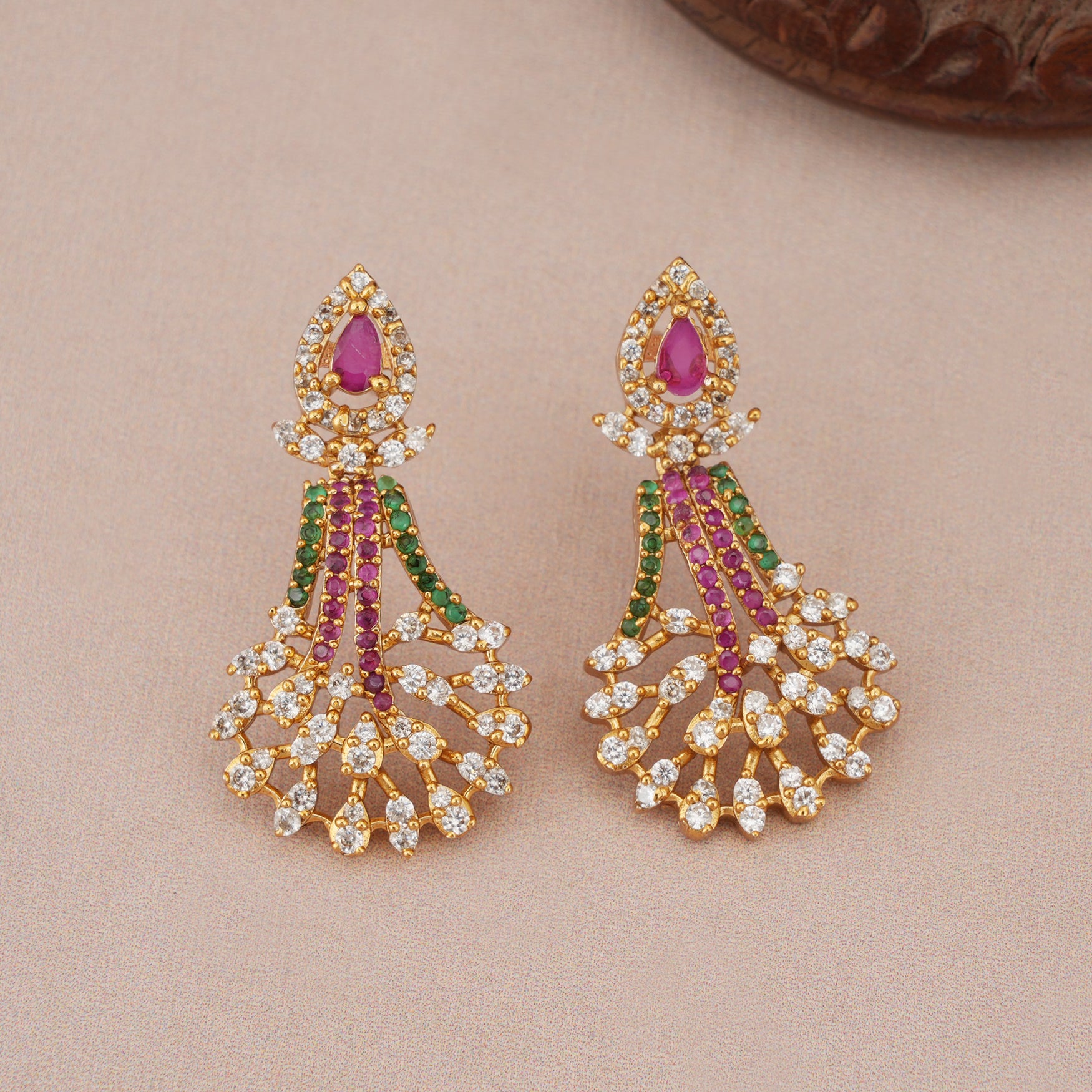 Stunning diamond multicolor gold necklace set