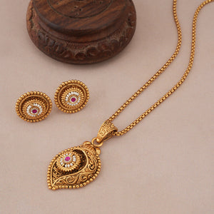 Stunning antique gold shankh stone pendant set