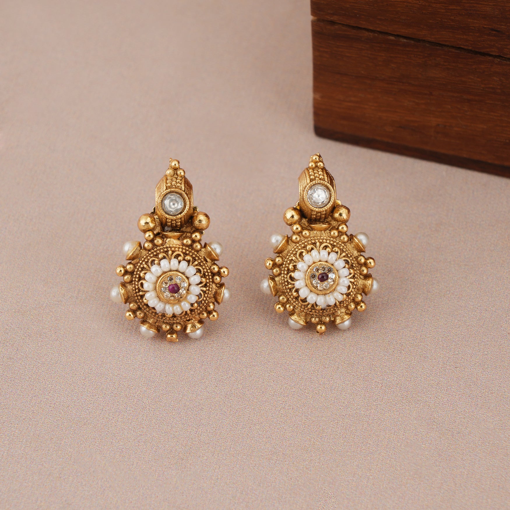 Stunning antique gold pearl necklace set