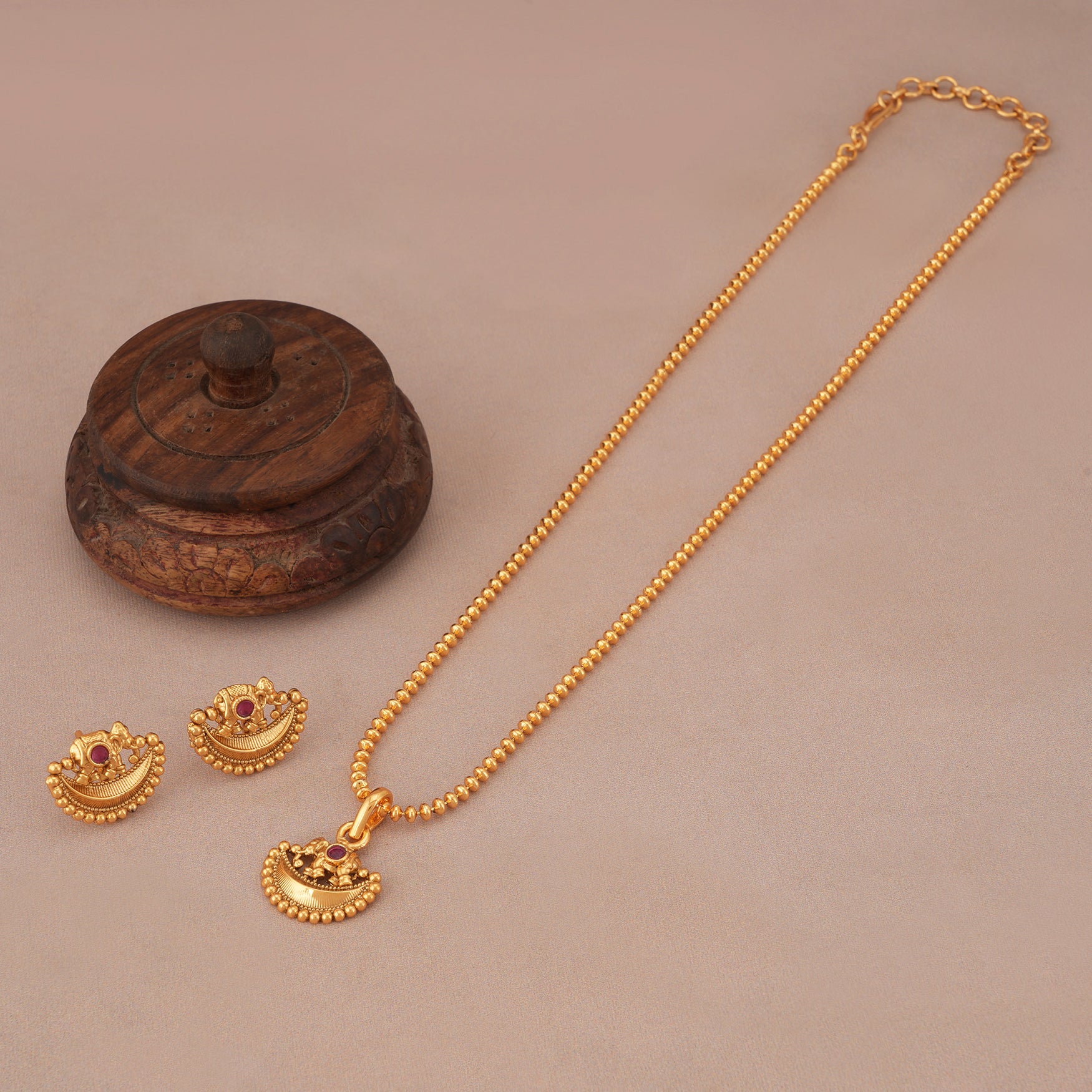Cute elegant gold plated pendant set