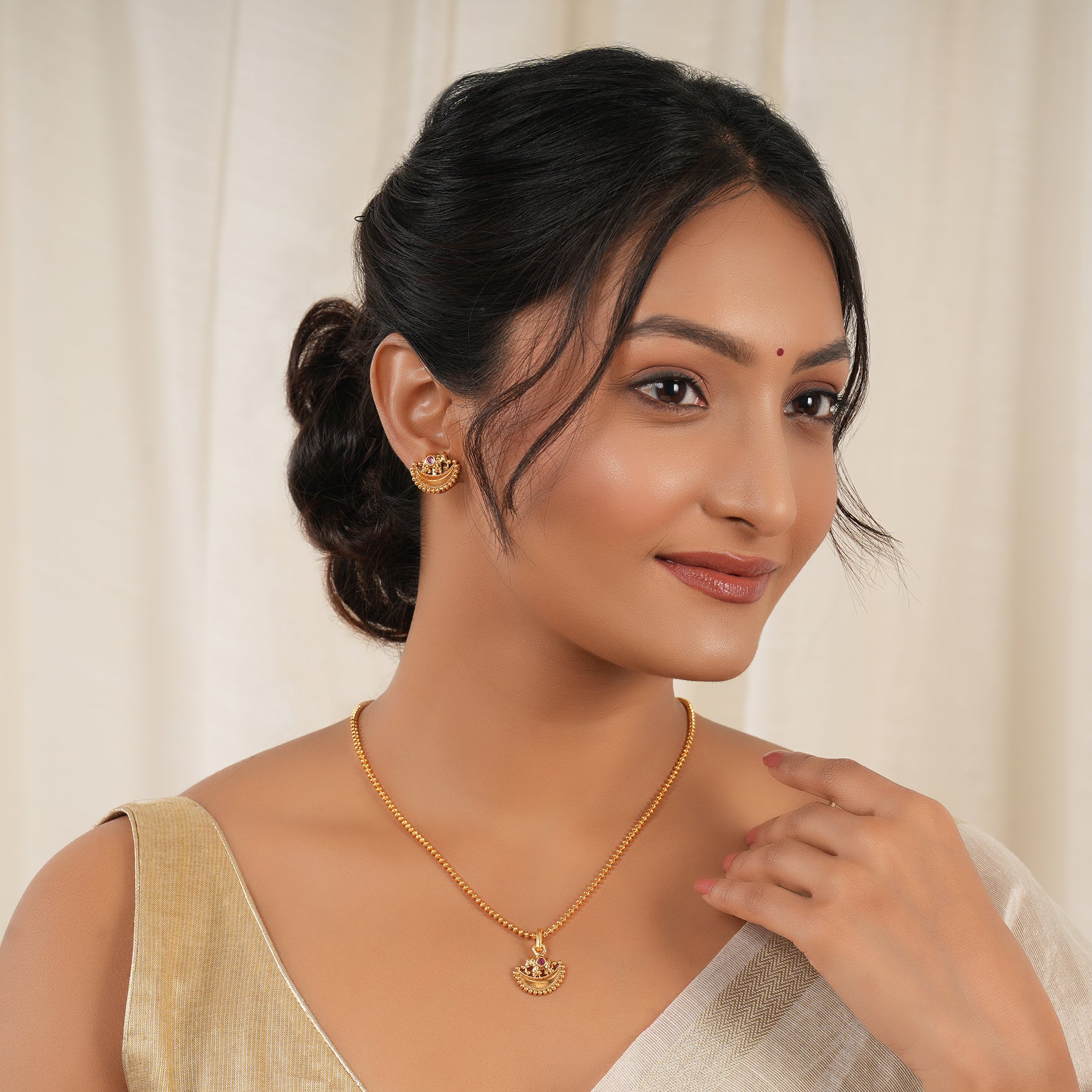 Cute elegant gold plated pendant set
