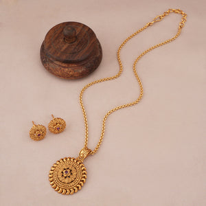 Beautiful intricate antique gold pendant set