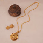 Beautiful intricate antique gold pendant set