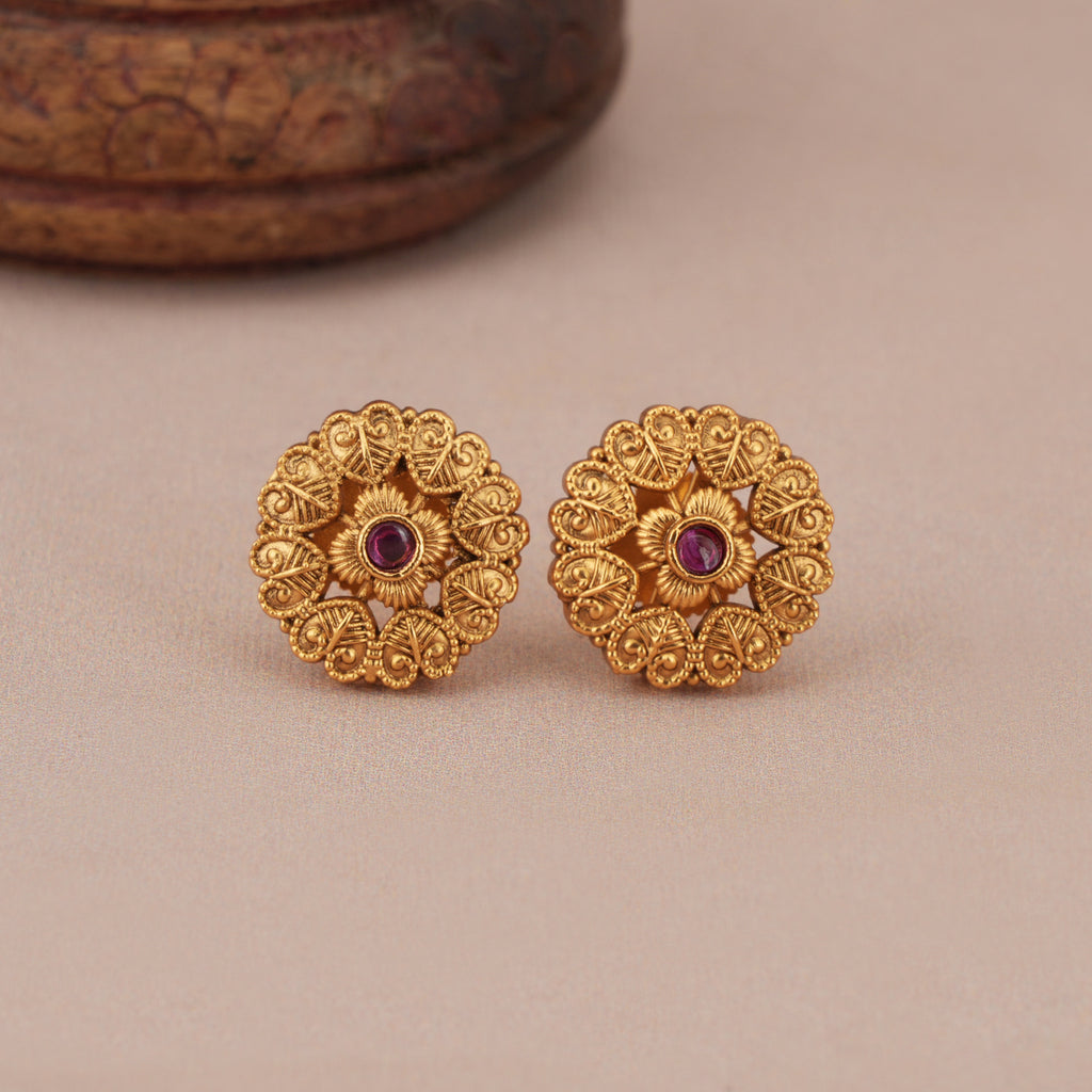 Beautiful intricate antique gold pendant set