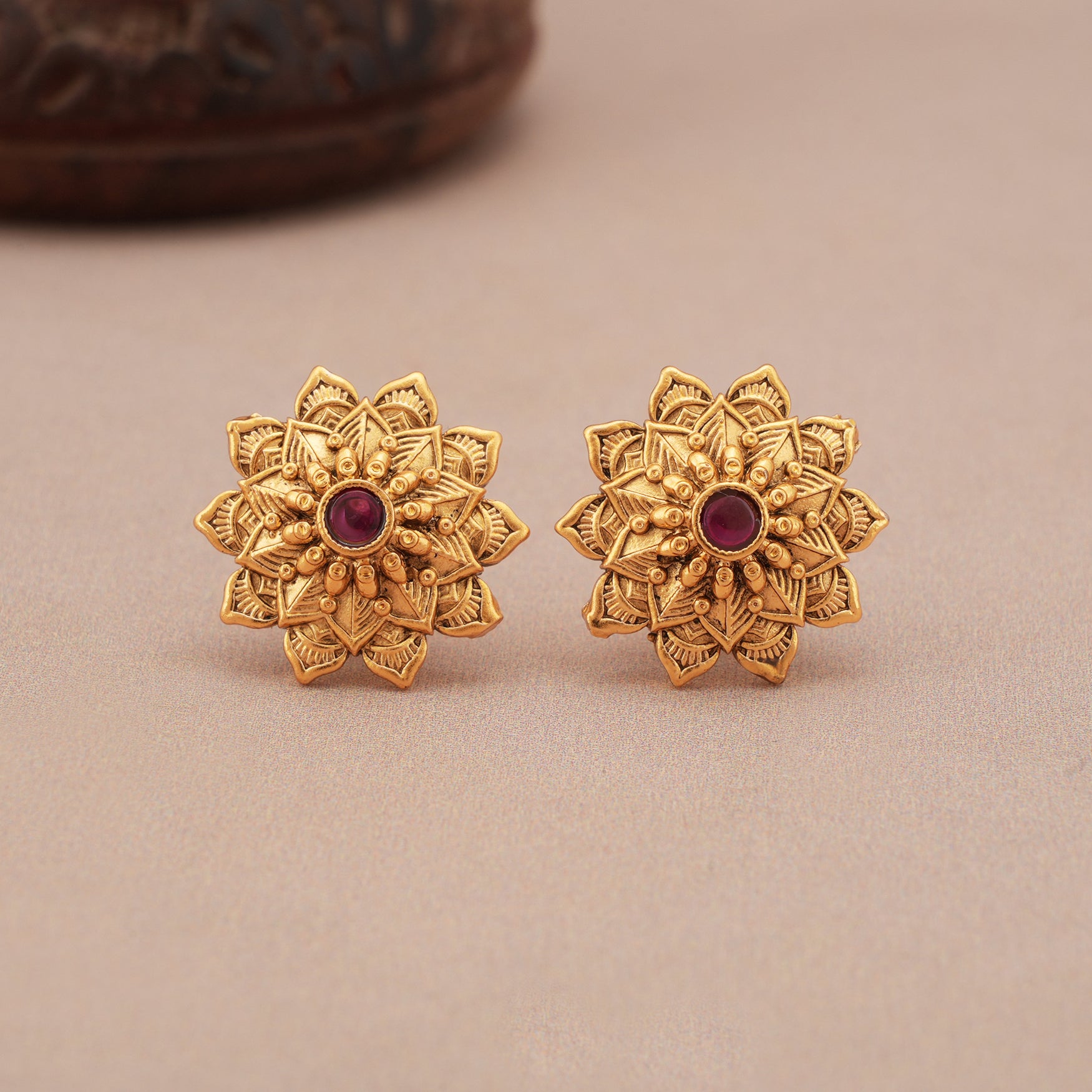 Cute antique gold star stud earring
