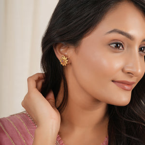 Cute antique gold star stud earring