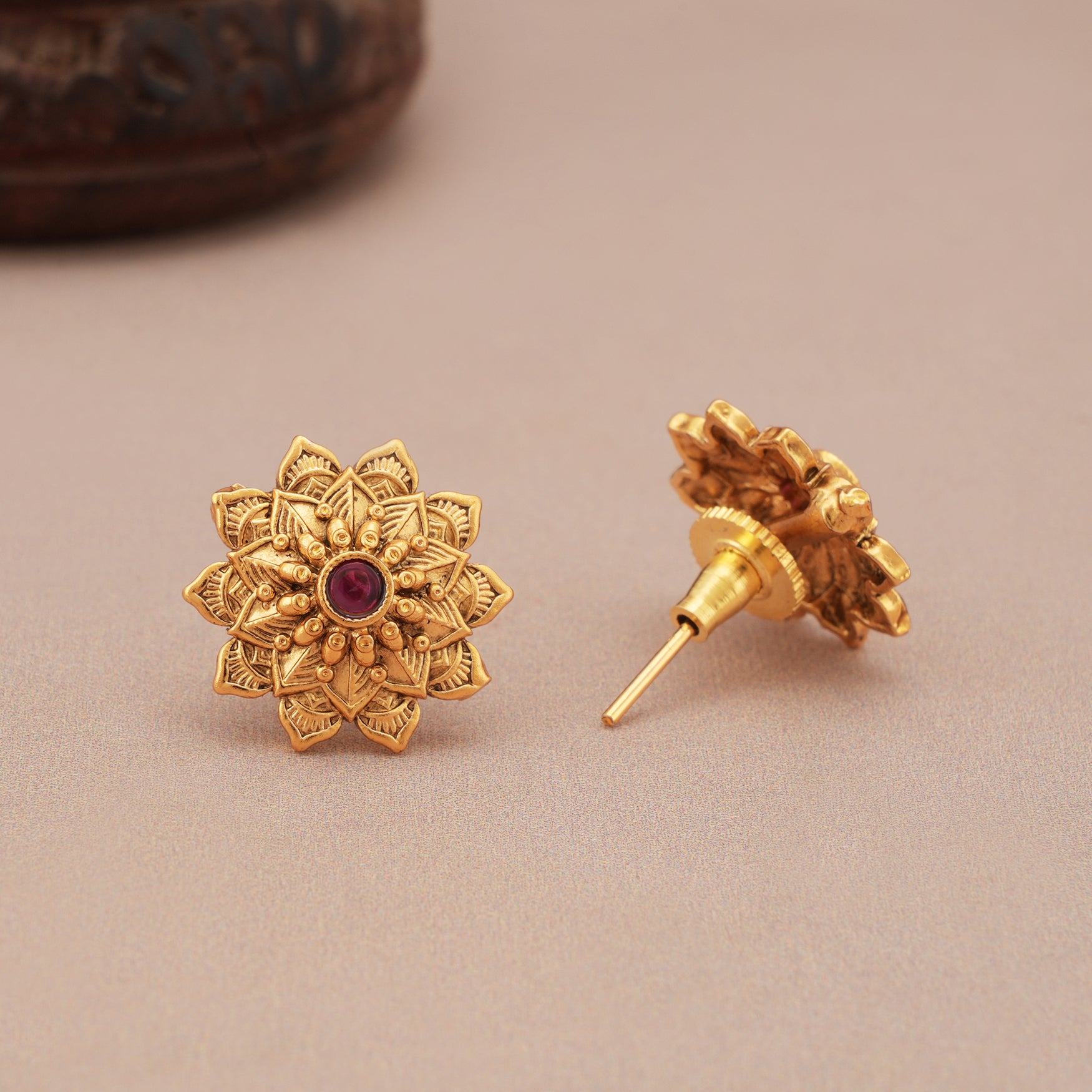 Cute antique gold star stud earring