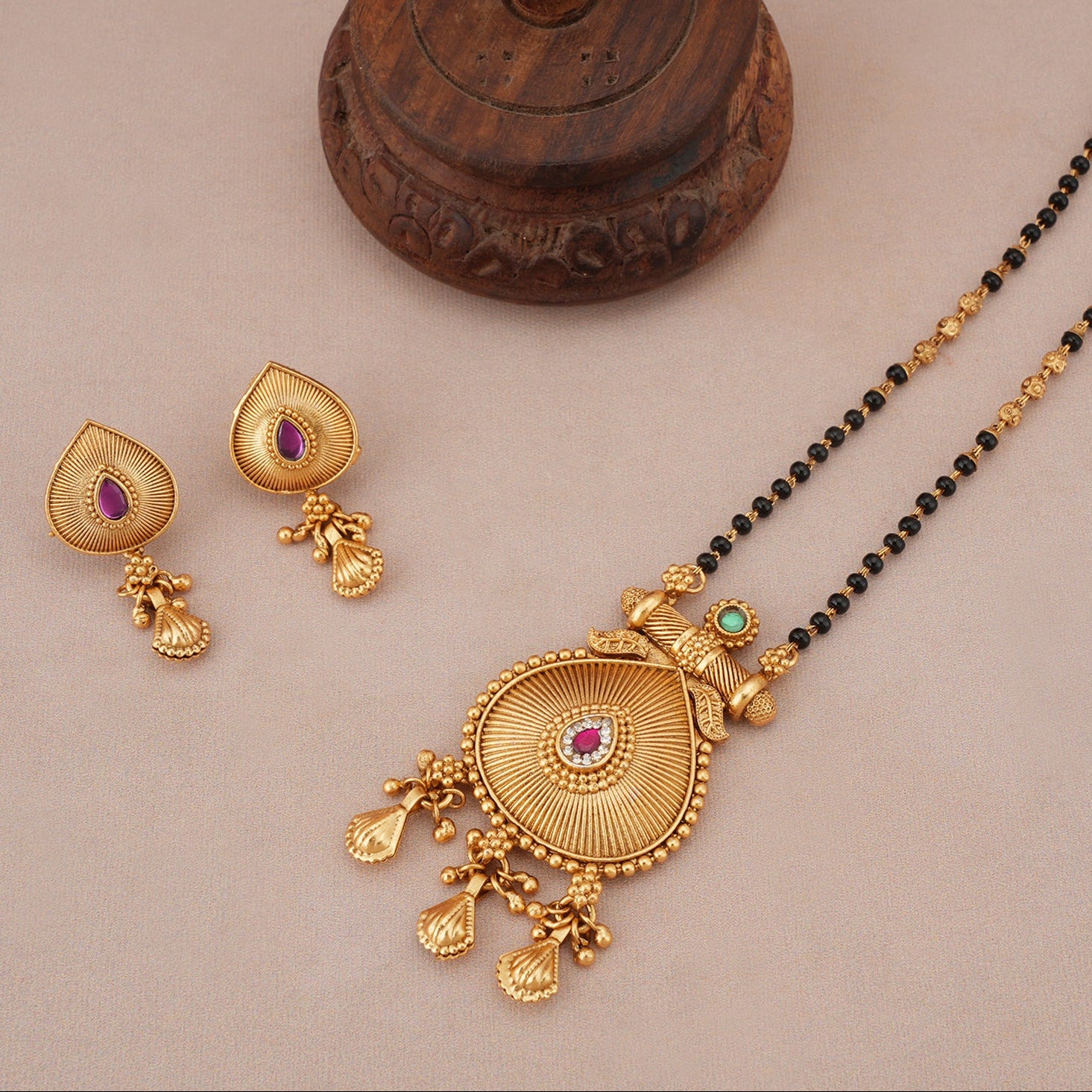 Plain antique gold stone mangalsutra set