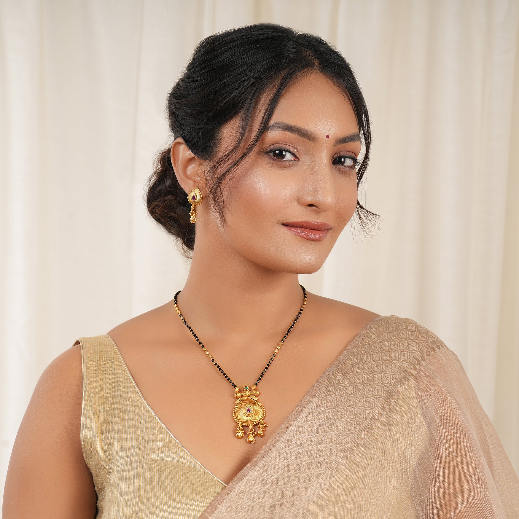 Plain antique gold stone mangalsutra set