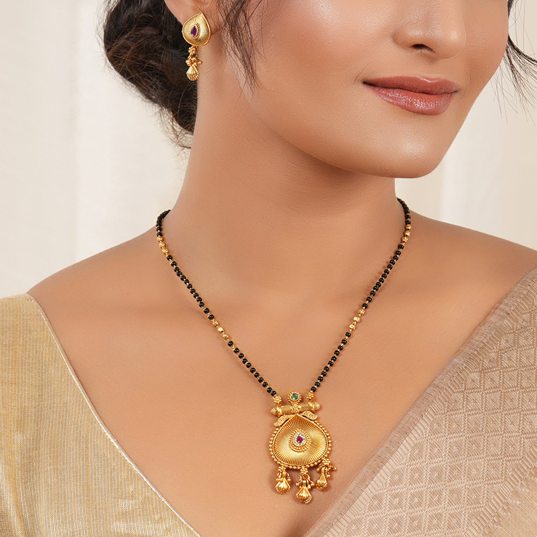 Plain antique gold stone mangalsutra set
