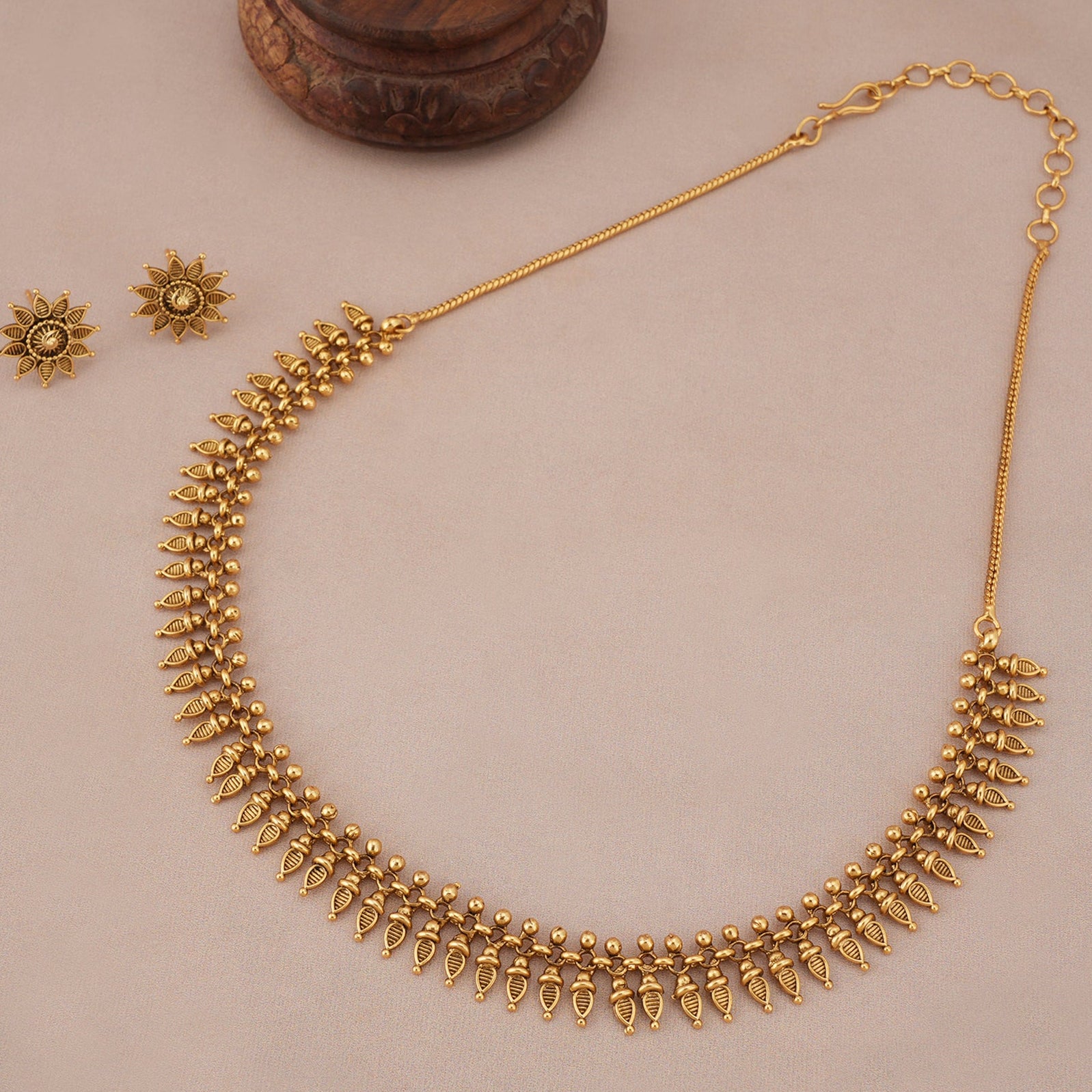 Plain antique  intricate gold  necklace set