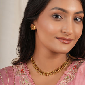 Plain antique  intricate gold  necklace set