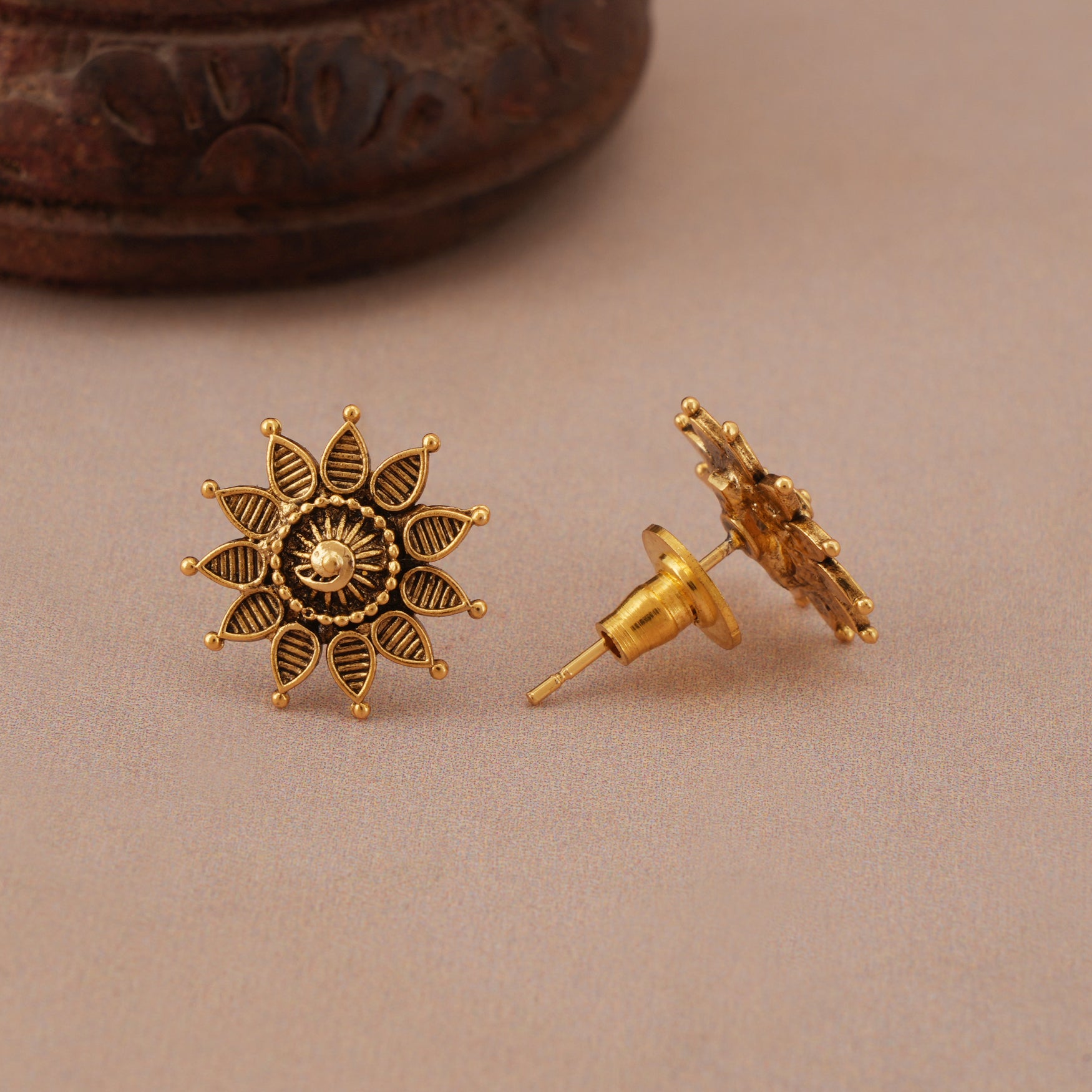 Plain antique  intricate gold  necklace set