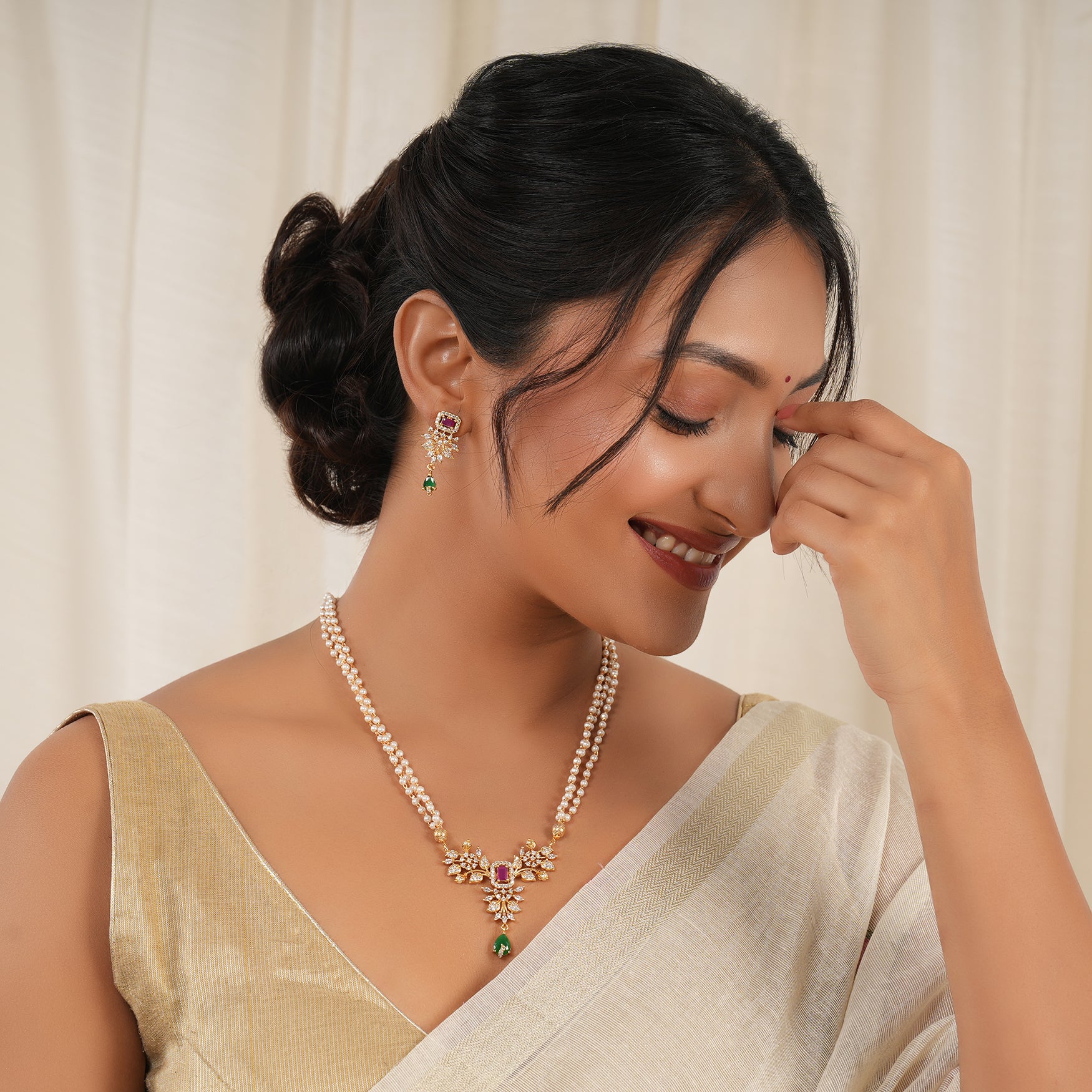 Stunning long pearl dimaond pendant set