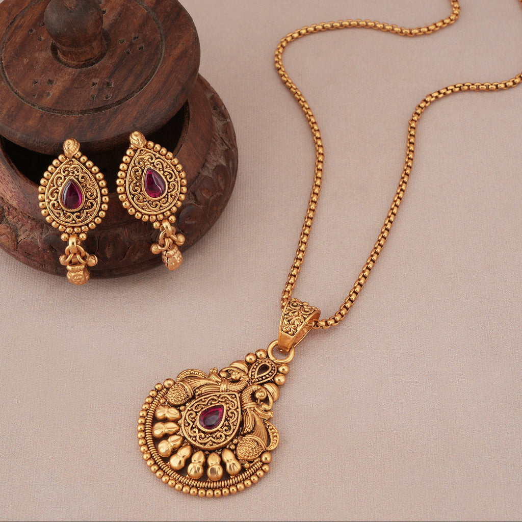 Beautiful antique gold ruby stone pendant set