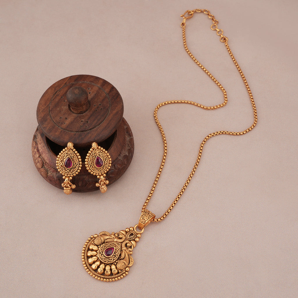 Beautiful antique gold ruby stone pendant set