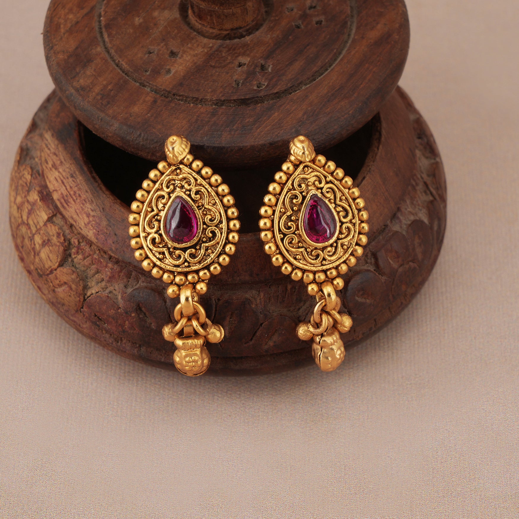 Beautiful antique gold ruby stone pendant set