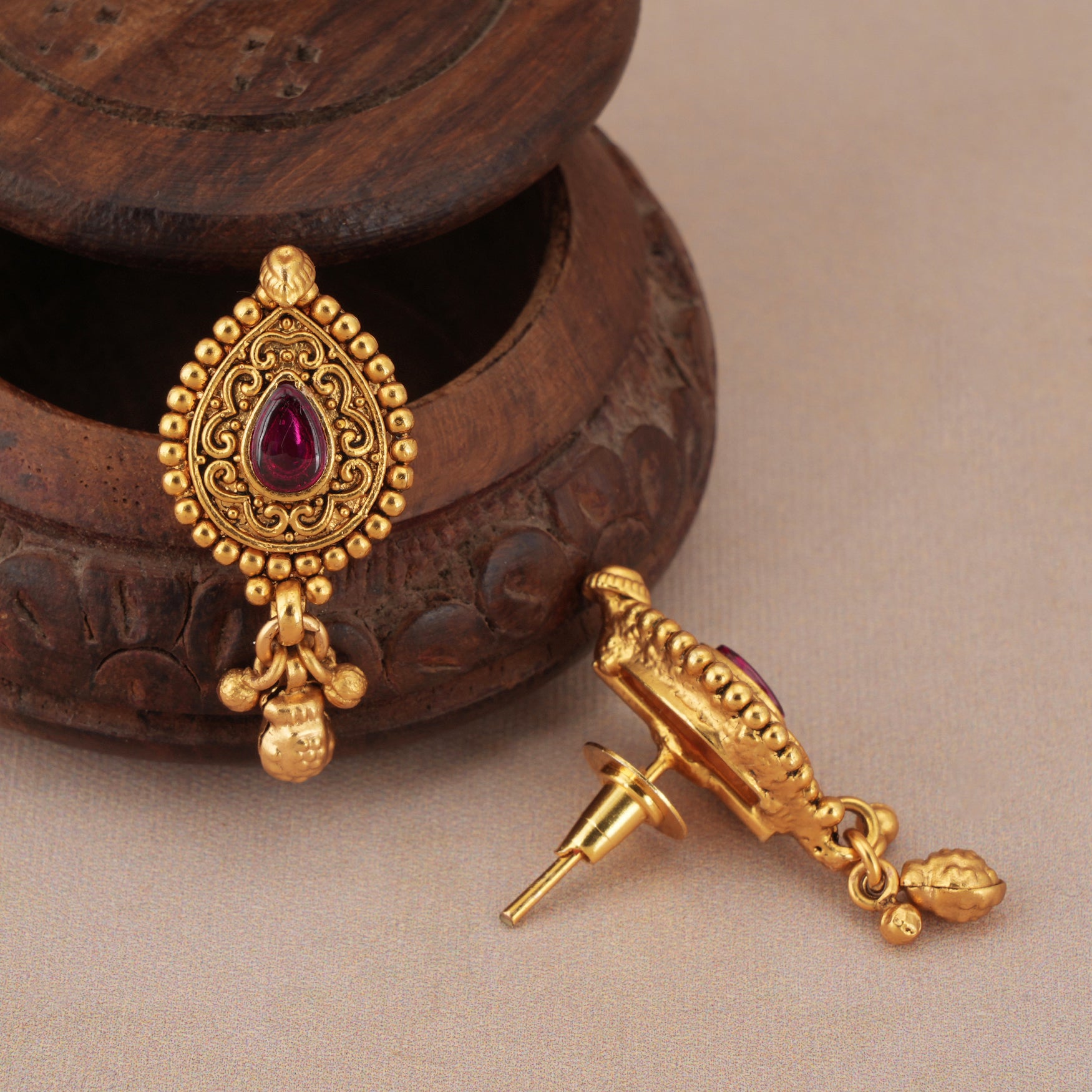 Beautiful antique gold ruby stone pendant set