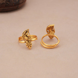 Cute elegant plain antique gold toe ring