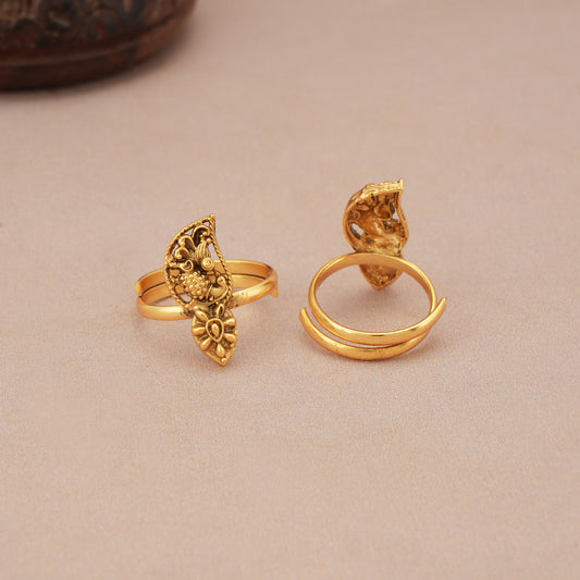 Cute elegant plain antique gold toe ring
