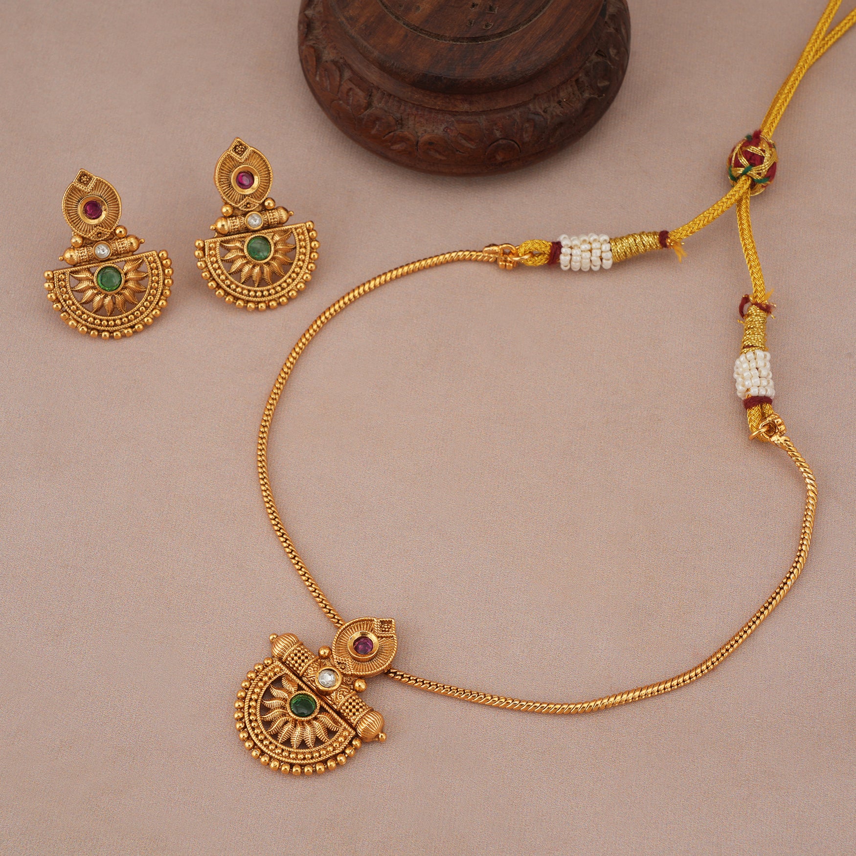 Cute elegant stone antique gold necklace set