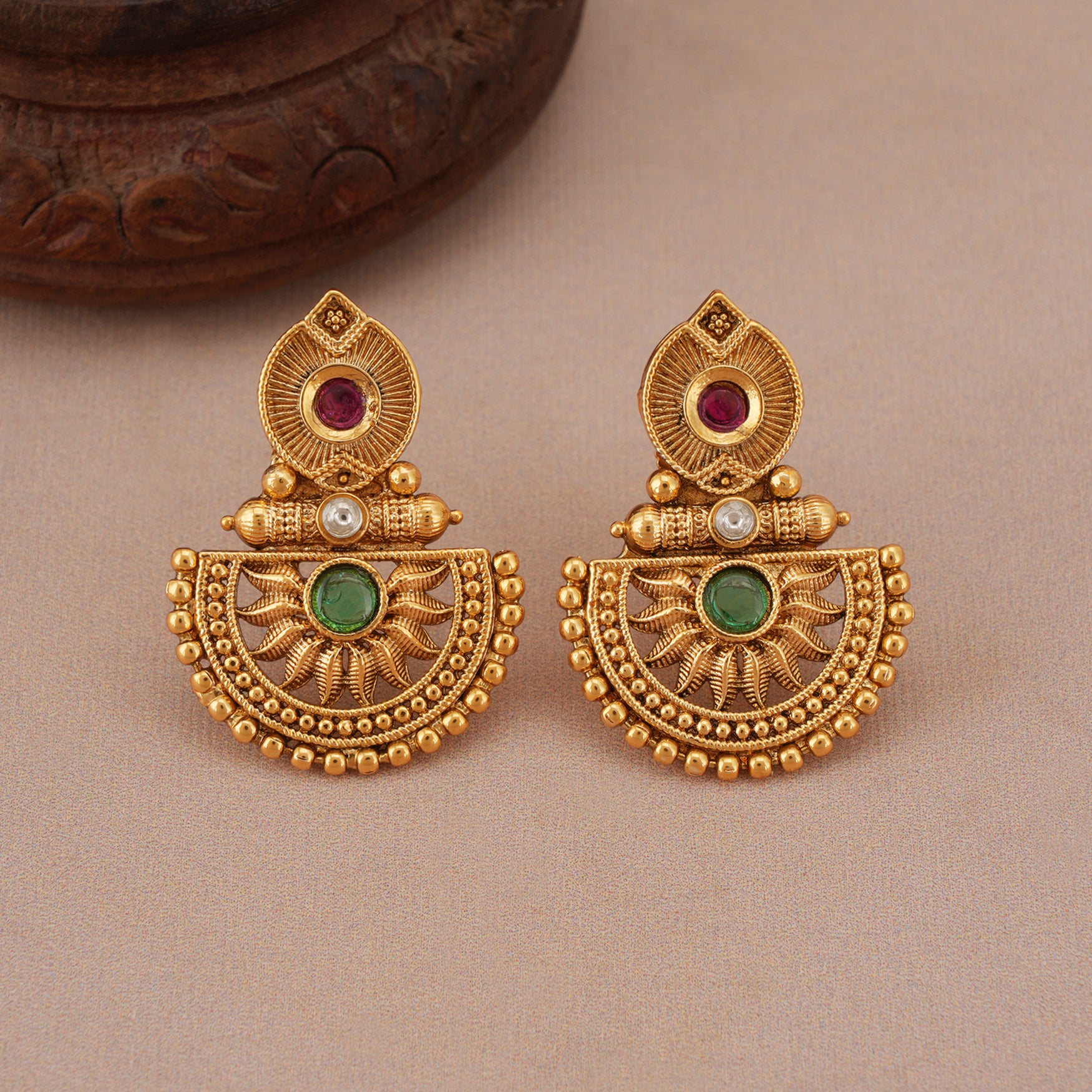 Cute elegant stone antique gold necklace set