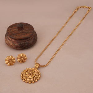 Plain antique gold floral pendant set
